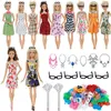 30 Artikel/Set Puppenzubehör = 10x Mix Fashion Cute Dress + 4x Brillen + 6x Halsketten + 10x Schuhe Kleid Kleidung für Barbie Doll 2015 Y2