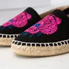 Moda erkek loafers espadrilles ayakkabı tasarımcılar spor ayakkabı mbroidery tiger streç daireler baskı tuval moda kadın eğitmenleri 303