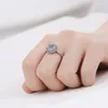 Anziw 925 Sterling Silver Moissanite Diamond 1.0ct Exquisite Halo Engagement Pierścionek dla kobiet Prezenty biżuterii