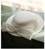 Stingy Brim HatsフレンチレディースホワイトBownotサテントップハット女性宴会エレガントFedora女性ヴィンテージファッションウェディングベレー