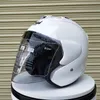 blanco medio casco de la motocicleta
