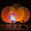 Sunset Projector Lamp Night Lights RGB Rainbow Atmosphere For Home Bedroom Coffe Shop Bakgrund Väggdekoration USB Table Lamp6978161