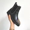 Chaussures de nouveau style européen Bottes courtes pour femmes à fond rouge Semelle extérieure double couche Personnalité résistante à l'usure Taille de conception de rivet à bout complet 35-41