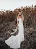 2021 Robes de mariée en dentelle blanche élégante Nouveau style campagnard sur l'épaule manches courtes Robes de mariée de plage Robes de soirée sur mesure