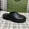 med låda Perforerade designersandaler Tjock botten Plattform Slide Mode Casual Skor Lyx ihåligt mönster Gummi Sandal Flats sliders slider damsko ogmine