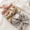 Överdimensionerad glänsande satin hår scrunchies kvinnor silkeslen scrunchie elastiska hårband flickor huvudkläder donut grepp loop hästsvans hållare5638081