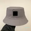 버킷 모자 모자 패션 남자 와이드 브림 모자 남녀 여성 디자이너 유니에 렉스 Sunhat Fisherman 모자 자수 배지 통기성 캐주얼 Q264D