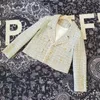 Kvinnorjackor Kvinnors hackade krage Elegant tweedrock Kvinnor Tassel Woolen Cardigans Luxury Golden Buttons Plaid Outwear Vintage
