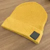 Envío gratis hombres mujeres invierno beanie hombres sombrero casual gorros de punto sombreros hombres gorra deportiva negro gris blanco amarillo hight calidad cráneo gorras