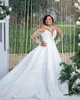 2021 Abito da ballo sexy di lusso Abiti da sposa Abiti da sposa Maniche lunghe Collo gioiello Africano Plus Size Una linea Tulle Sweep Train Custom Made Fiori fatti a mano Perline di cristallo