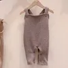 Herbst Neugeborenen Baby Mädchen Jungen Kleidung Baby Strampler Ärmellose Feste Overall Kreuz Zurück Straps Overalls Casual Outfits 210317