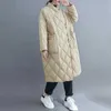 秋冬女性ロングジャケットの大きいサイズのキルティング暖かい女性軽量コートの特大パッカパーカーwadded downジャケット210819