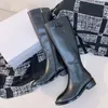 2021 Höst och vinter Paris Läder Knee Boots Flat Bottom Zipper British Style Fashion Martin Snowboots Chelsea Booties