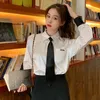 韓国の春のファッションの女性ブラウス