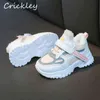 Scarpe da ginnastica spesse per bambini Scarpe casual antiscivolo in pelle PU bianca per ragazzi Ragazze Inverno Peluche Caldo Comodo Sport per bambini 220115