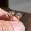 18k Yellow Gold 2 Stadniny Kolczyki Kobiety Prezentacja Rocznica Zaręczyna Partia EAI 1 Karadny Round Moissanite Diamond