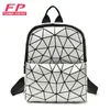 Nya Kvinnor Ryggsäck Geometrisk Patchwork Ryggsäck för Teenage Girl Student School Bag Holografiska Ryggsäck Små Ryggsäckar Mochila X0529