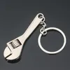 Keychains 1pcs hommes modélisation de clé de clé Metal Key Chain Ring Keyfob Caryring Keychain Universal Styling Accessoires Fashion Miri22