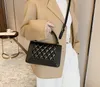 2021 neue Einfarbig Mode Einfache Casual Weibliche Tasche Raute Kette Tasche Schulter Messenger Tasche Damen Kleine