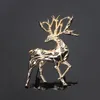 Pins, broches requintado e bonito ouro cervos de Natal animal broche mulheres vestuário mulheres versáteis