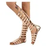 Sandaler Sommar Retro Gladiator Bandage Kvinna Knä Hög Flat Sandalia Feminina Kvinnor Roma Skor Ladies Hollow Cross Rem