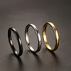 anéis dourados simples