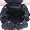 2021 Tasarımcı Çanta Unisex Siyah Sırt Çantaları Tasarımcılar Schoolbag Orta Boy Moda Naylon Kova Çanta Açık Havada Üçgen Harfleri ile Geri Paketleri Geri