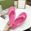 Bayan terlik tasarımcısı plaj flip flops banyo terliği klasik toka dekoratif sandalet platform ayakkabıları düz jöle kadın ayakkabı yüksek topuklu 35-42