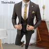 Gwenhwyfar Traje de boda de solapa de chal negro hecho a medida para hombres, fiesta de tres piezas Terno, otoño invierno elegante novio esmoquin x0909