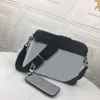 Luxurys Designers Bags L 69new Мужская трехкомпонентная сумка-портфель Honeysuckle 433 Messenger маленькая почтальонская сумка для наклона подходит модному выбору повседневной жизни