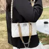 Vintage PU Läderväskor Enkla kvinnor 2021 Mode Pearl Chain Shoulder Handväska Lady Trend Handväskor Purses