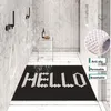 schwarz-weiß-badezimmer-teppich