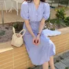 Korejpaa Femmes Robe Été Coréen Doux Élégant Col En V Plein Écran Polka-Dot Simple Boutonnage À Lacets Manches Bouffantes Robes 210526