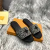 scarpe casual di alta qualità Pantofole firmate Fahsion Infradito da spiaggia da donna Sandali Sandali con ricamo piatto in pelle di lusso