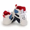 Tênis First Walkers Meninas Bebê Bota Macia Antiderrapante Couro Recém-Nascido Sapatos de Basquete para Berço Infantis Moda Botas Infantis Chinelos Infantis Mocassins de Inverno