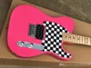 Roze lichaam elektrische gitaar met esdoorn fretboard, vierkante pickguard, op maat gemaakte services