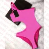 Seksowne bikini z dziurami damskie stroje kąpielowe różowa litera drukuj strój kąpielowy moda damska strój kąpielowy jednoczęściowy