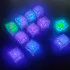 Verlicht ijsblokjes, multi -kleuren LED Icee Cubes voor drankjes met veranderende lichten, herbruikbare gloeiende flitsende club bar feestje bruiloft decor us usa stock