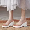 Chinelos em uma cunha Low Sapatos Senhoras de Ladies Mulheres Luxo Slides Transparente Calcanhar Verão Suave 2021 Designer Roma Tecido De borracha