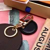 Försäljning Hot Round Designer Letter Högkvalitativ nyckelkedja Tillbehör Unisex Key Ring PU Läder Alfabet Mönster