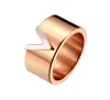 最高品質の贅沢なシンプルなワイドレター結婚指輪ゴールドシルバーローズカラーステンレス鋼のカップルリングファッション女性男性デザイナージュエリー女性パーティーギフト