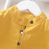 綿リネンクールファブリックストレートビルテンズボーイズシャツサマーカジュアルボタン子供服210713