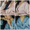 Juli sång kvinna pyjamas set sexig spets satin silke 2 stycken vår sommar sovkläder kvinnor långärmad v-hals elegant hemwear 210622