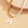 Simulerat halsband för kvinnor 2021 Uttalande Engelska Alfabet Initial Letter Pendants Choker Neckalce Baroque Pearl Smycken