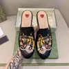 Mules designers glider tofflor kvinnor loafers äkta läder sandaler casual skor Princetown Metal Chain Shoe Spets Velvet Slipper Slide