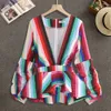 Rainbow Color Striped Print Puff Sleeve Peplum Toppar Kvinnor Och Blusar V Nacke Ruffles Trim med Zipper Office Wear Shirts 210527