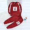 Bear Leader Kinder Herbst Langarm Freizeitkleidung Sets Kinder Mode Outfits für Jungen Lettern Print Top und Hosen 210708