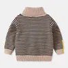 Vinter varm 3 4 6 8 10 12 år Teenage Tjockning Hög nacke Strikkad Turtleneck Färg Striped Tröja för Baby Kids Boys 210529