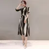 女性のドレス縞模様のAラインドレスベルトスタンド襟韓国風ファッションデザイン女性夏のシッフのドレスSP203 x0521