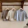 Baby Barnkläder Vår och Sommar Luftkonditionering Strikkad Cardigan Mesh Hollow Mosquito Proof Långärmad Tunn kappa Y1024